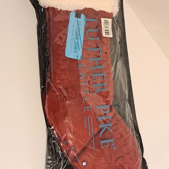 Luther Pike Seattle Red Slipper Socks - Picture 4 of 4